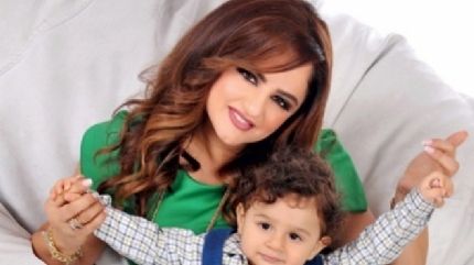 بالصور وبمناسبة عيد ميلاد زوجها باسكال مشعلاني تنشر صورتها مع ابنها وزوجها