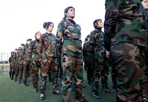 بالصور  نساء سوريات في جيش الدفاع الوطني