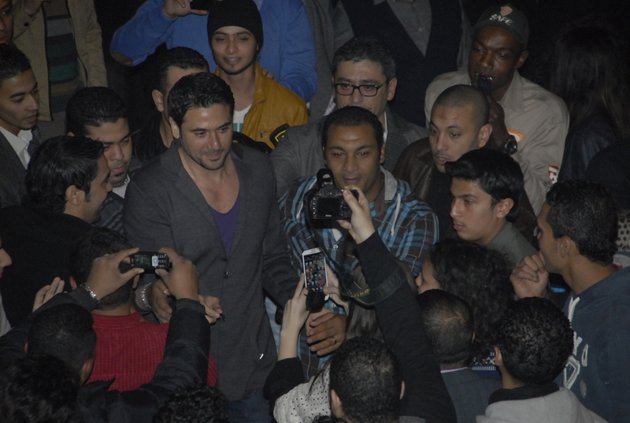 صور احمد عز في عرض فيلم الحفلة 2013 - بالصور احمد عز يحتفل بالحفلة مع جماهيره