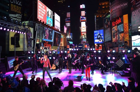 Taylor Swift Performs on New Yea's Eve at Times Square in NY