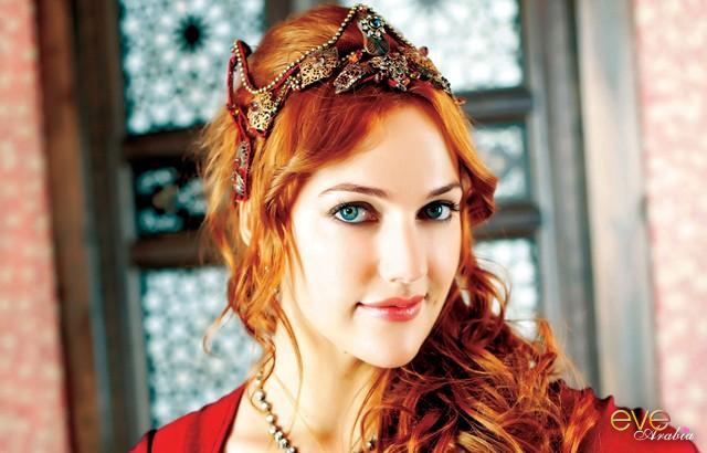 بالصور ممثلات اتراك أيهن صاحبة أجمل عيون - صور الممثلات التركيات 2013 - صاحبة اجمل عيون تركية 2013