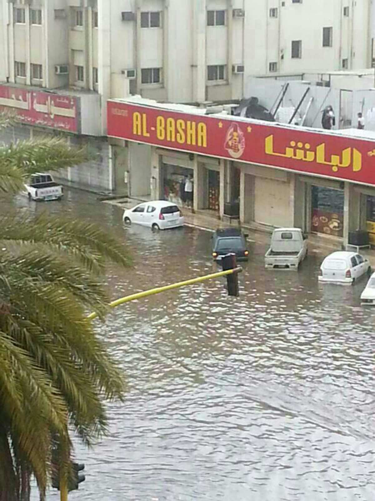 صور غرق شوارع تبوك اليوم الاحد 15-3-1434 , صور سيول أمطار تبوك 27 يناير 2013
