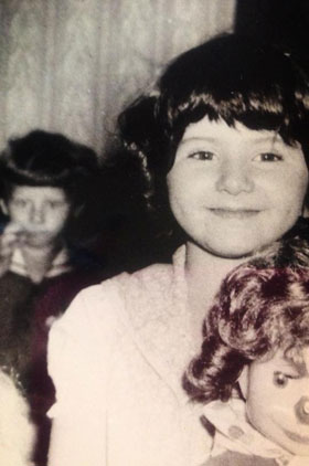 صور جيني إسبر في طفولتها , صور جيني اسبر وهي طفلة , صور جيني اسبر وهي صغيرة