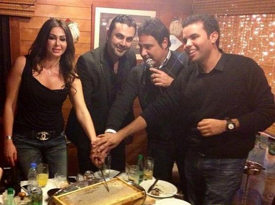صور عيد ميلاد مقدم برنامج ذا فويس بحضور مراد بوريكي وعاصي وزوجتة