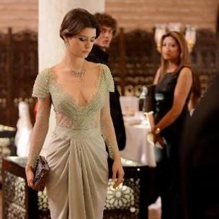 صور فستان بيرين سات الذي أثار إعجاب الجمهور في تركيا, صور بيرين سات بفستان مثير 2013