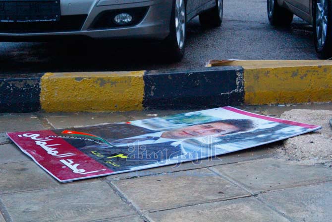 بالصور إعصار وضحة يقتلع اعلانات المرشحين في الاردن 7/1/2013