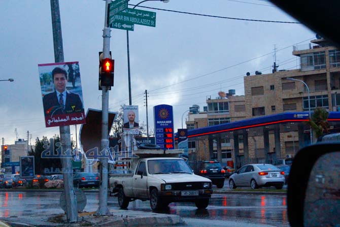 بالصور إعصار وضحة يقتلع اعلانات المرشحين في الاردن 7/1/2013
