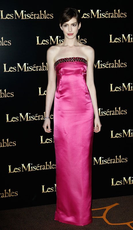 صور آن هاثاواي في عرض فيلم Les Misérables في باريس 2013