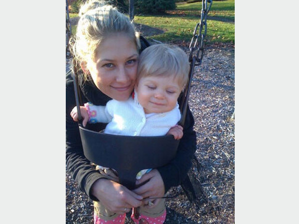 صور آنا كورنيكوفا مع ابنة صديقتها المقربة