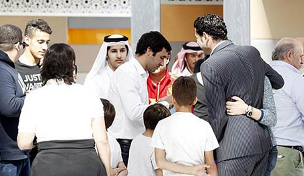 صور راؤول جونزاليس وأبنائه في قطر , بالصور راؤول جونزاليس وأبنائه  يزورون منتخب أسبانيا في قطر