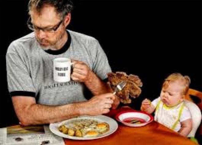 صور مضحكة تجمع أفضل أب في العالم وطفلته