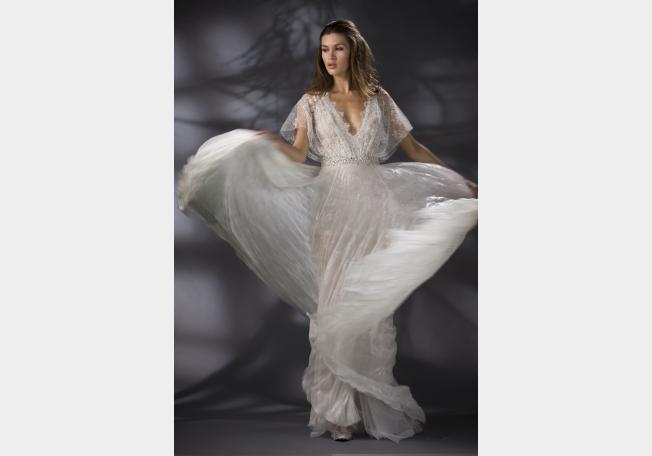 بالصور انجلينا جولي تختار مصمم لبناني لفستان زفافها 2013