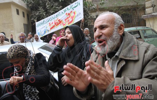 بالصور توفيق عكاشة يحتفل ببراءته وسط انصاره من تهمة سب مرسي الاربعاء 9 يناير 2013