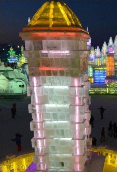 قصر من الثلج في الصين