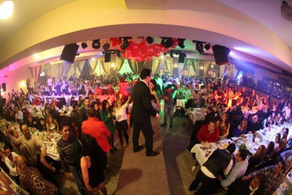 صور حفلة عيد الحب لمحمد اسكندر في مطعم أديب بالاس في ريفون
