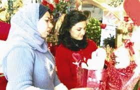 شاهد بالصور كيف يحتفل الشباب المصرى بعيد الحب وسط الازمة الاقتصادية واجمل الهدايا المناسبة لهذا اليوم