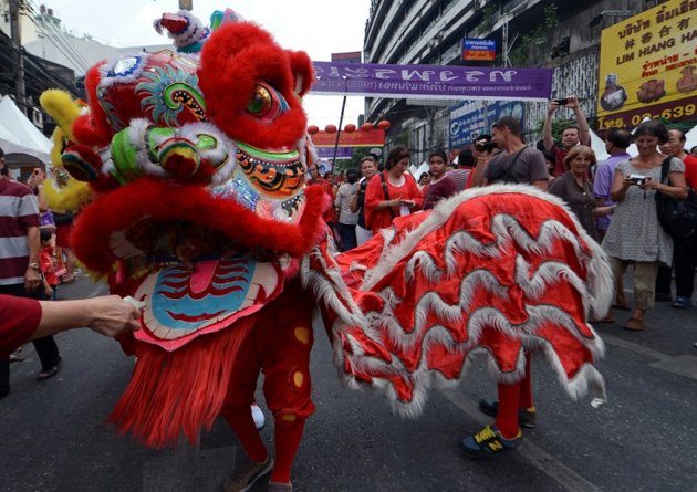 بالصور الصينيون يحتفلون بعام الافعى وعيد الربيع