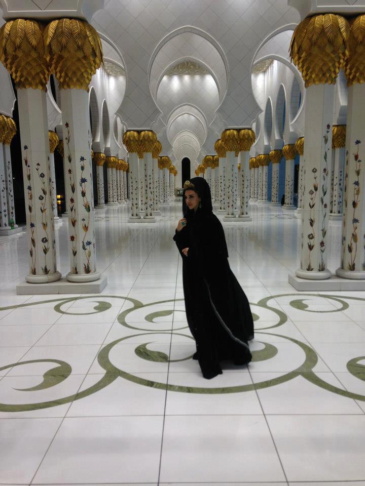 صور ميريام فارس في مسجد الشيخ زايد في أبو ظبي