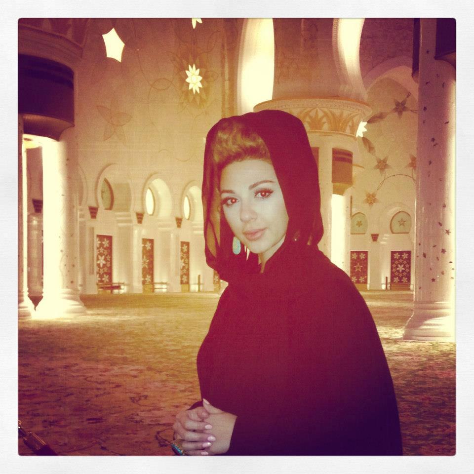 صور ميريام فارس في مسجد الشيخ زايد في أبو ظبي