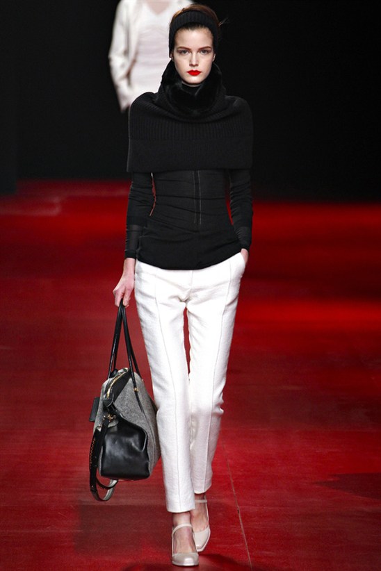 عرض ازياء نينا ريشي في أسبوع الموضة في باريس 2013