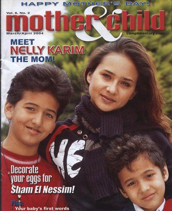 صور نيللى كريم مع زوجها واولادها لاول مرة