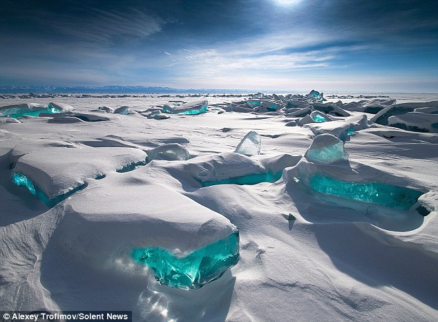 صور الثلج بلون الفيروز - صور ثلوج بحيرة Baikal في روسيا