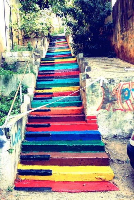 صور السلالم الملونة في بيروت