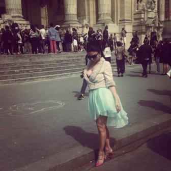صور هيفاء وهبي بتنورة قصيرة , صور هيفاء وهبي في اسبوع الموضة في باريس 2013