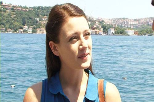صور الممثلة التركية Gizem Karaca