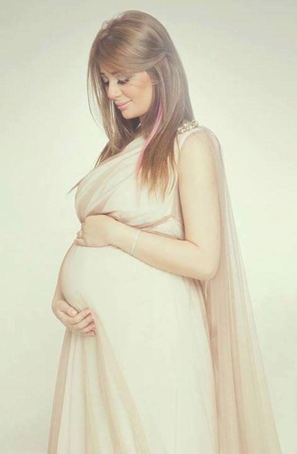 صور يارا نعوم وهي حامل , بالصور يارا نعوم تنجب اول مولود لها