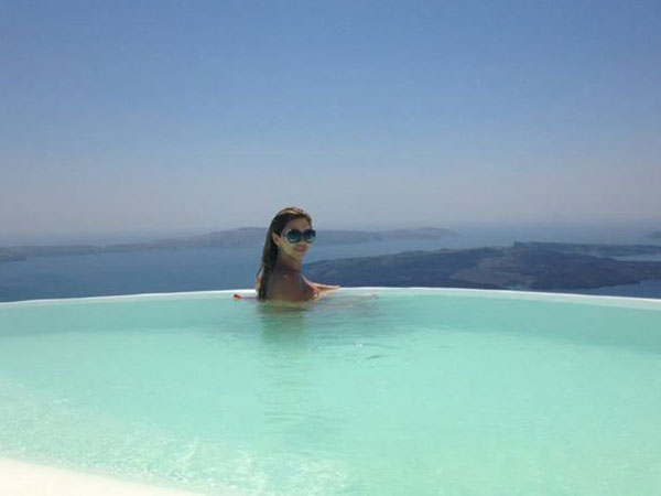 صور ميريام فارس في عطلتها في اليونان 2013