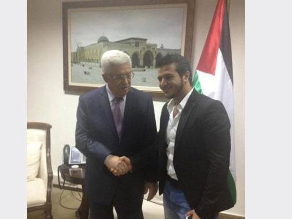 صور يوسف عرفات عرب ايدول مع الرئيس أبو مازن