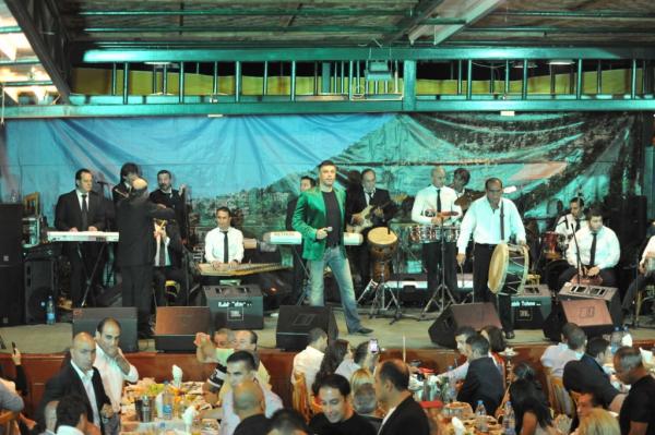 صور حفل فارس كرم في مطعم الفردوس في عيد الفطر 2013