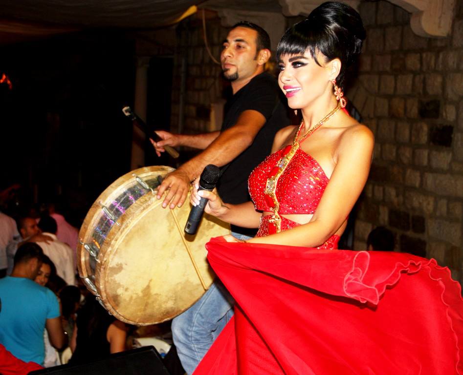 صور ليال عبود في حفلة الصليب الاحمر لبنان 2013