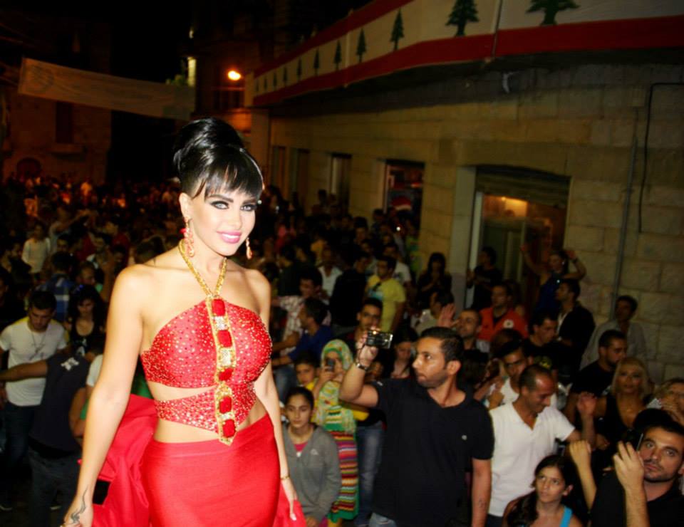 صور ليال عبود في حفلة الصليب الاحمر لبنان 2013