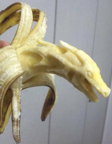 بالصور فنان ياباني ينحت على الموز