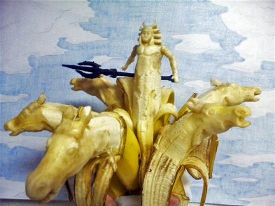 بالصور فنان ياباني ينحت على الموز