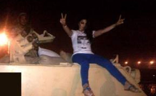 صور هيفاء وهبي على مدرعات الجيش المصري 2013