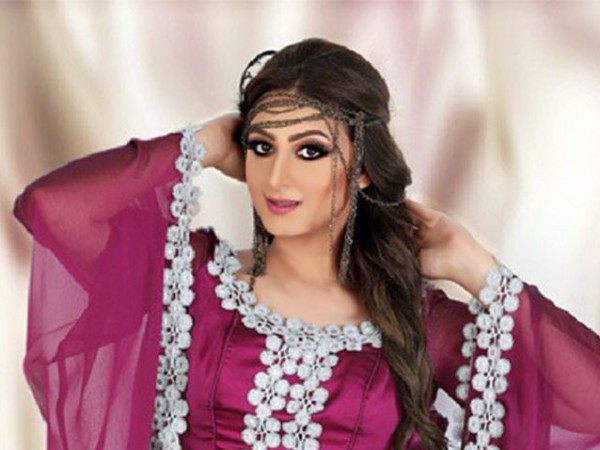 صور الممثلة البحرينية هيفاء حسين بحجاب الصلاة 2013