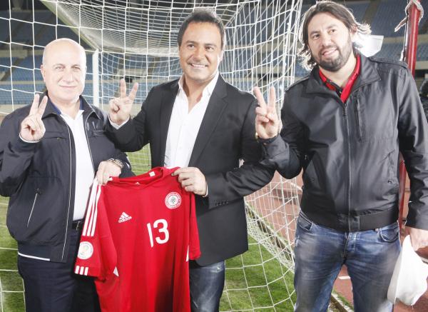 صور عاصي الحلاني ونوال الزغبي في إعلان  دعم المنتخب اللبناني 2013