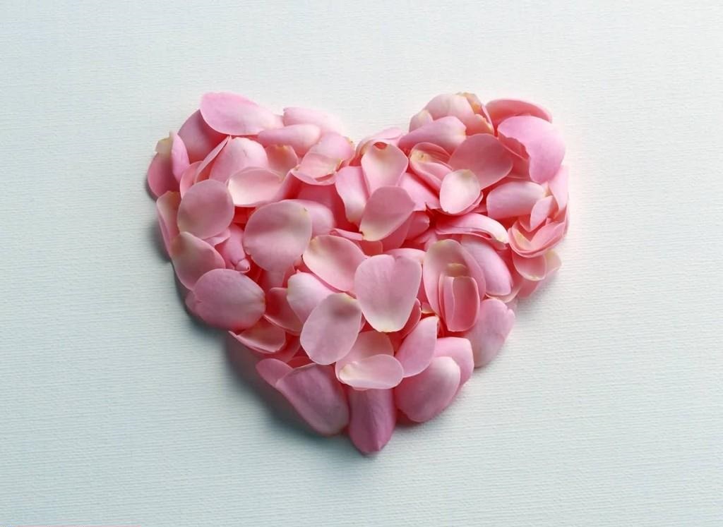 صور - خلفيات قلوب باللون الوردي لعيد الحب 2014