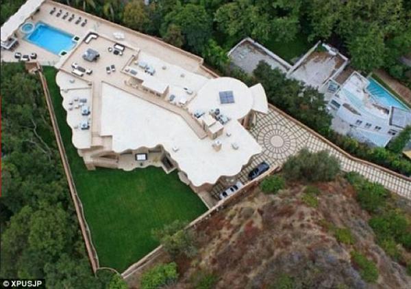 صور قصر ريهانا في ولاية كاليفورنيا