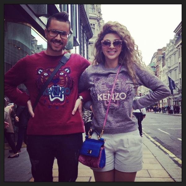 صور ميريام فارس في لندن بشورت قصير مع صديقها