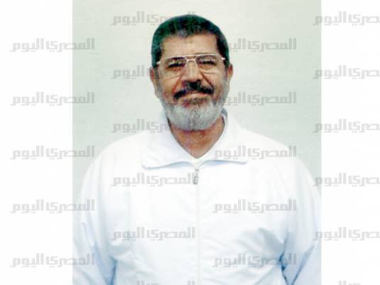 صور الرئيس المعزول محمد مرسي بملابس السجن
