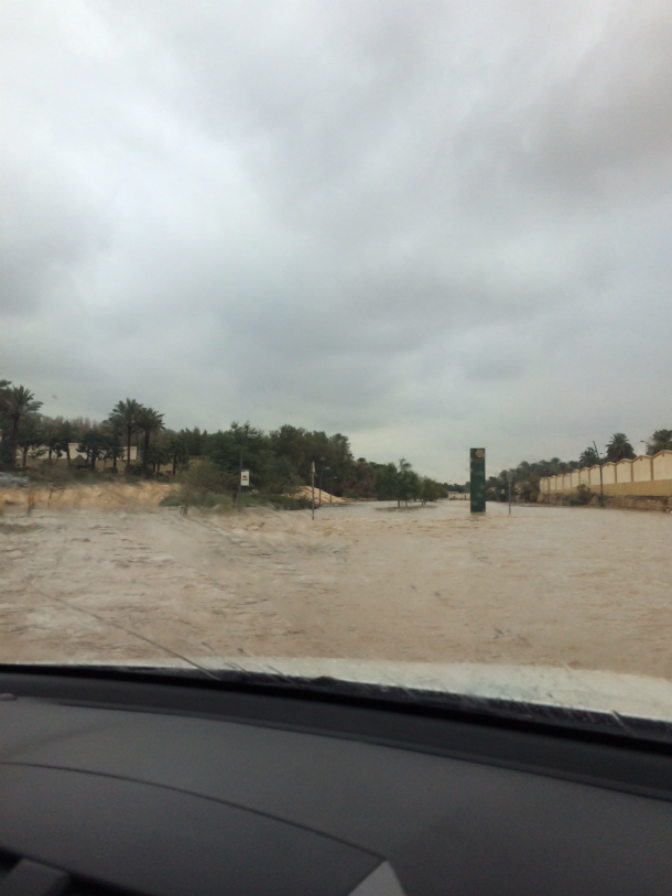 صور امطار وادي حنيفة في الرياض اليوم الاحد 17-11-2013