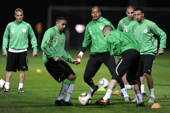 مشاهدة مباراة الجزائر وبوركينا فاسو اليوم بث مباشر اون لاين اليوم 19-11-2013