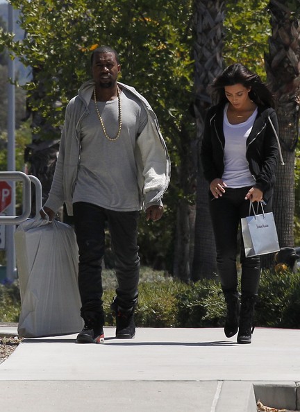 Kanye West and Kim Kardashian Go to the Mall