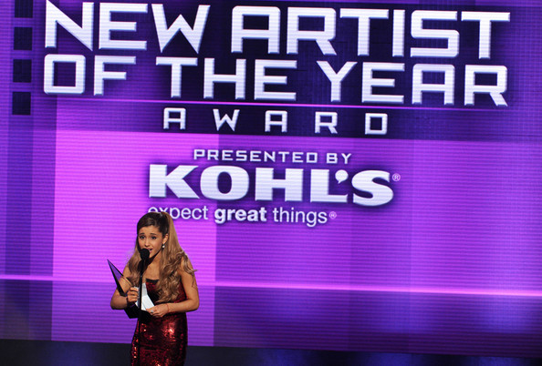 صور اريانا جراندي في حفل American Music Awards 2013