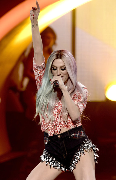 صور كشا Kesha في حفل American Music Awards 2013