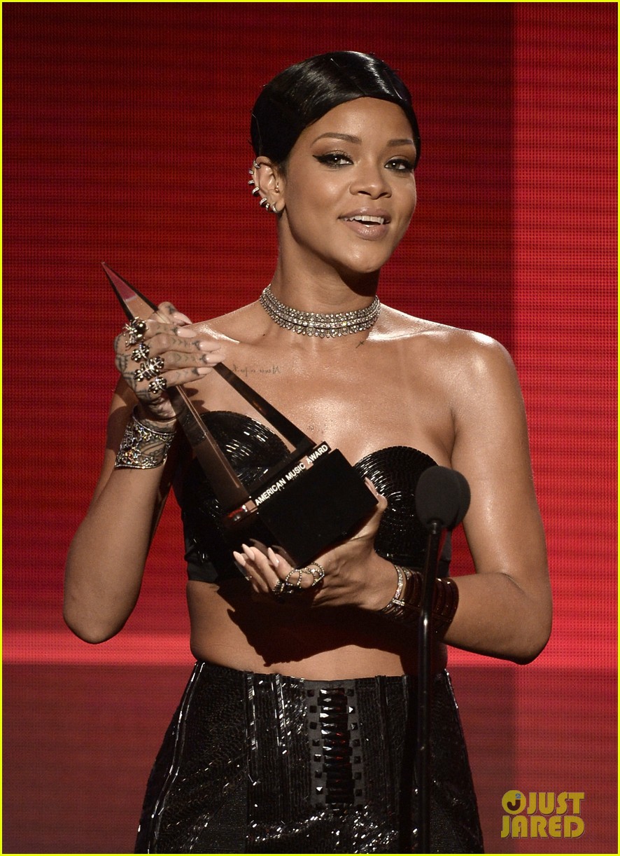 صور ريهانا Rihanna في حفل American Music Awards 2013